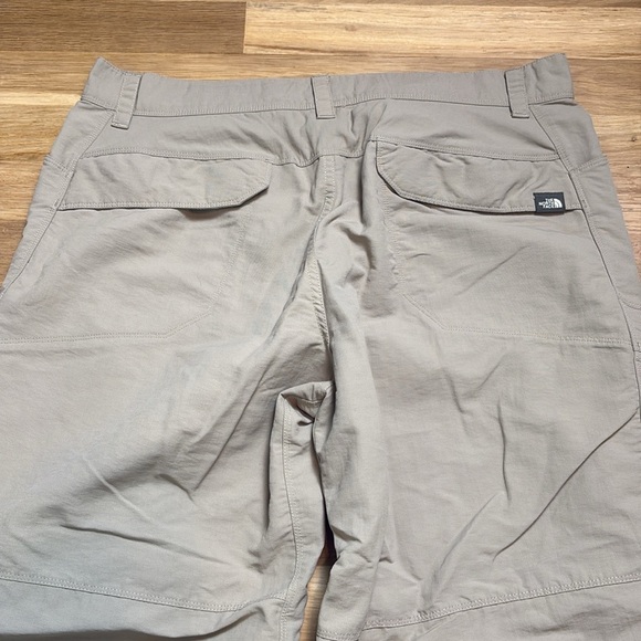 The North Face Tan Cargo Short Court Hiking Outdoor Straight Leg Pants Mens 36 - Picture 12 of 13